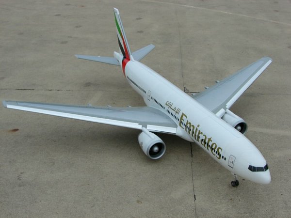 Boeing 777 RC Airliner Emirates3