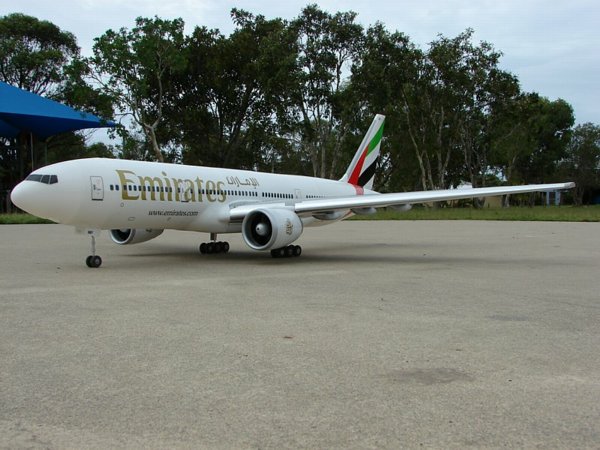 Boeing 777 RC Airliner Emirates4